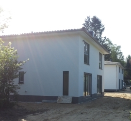 zwei Stadthäuser kurz vor Fertigstellung in Hamburg-Sasel